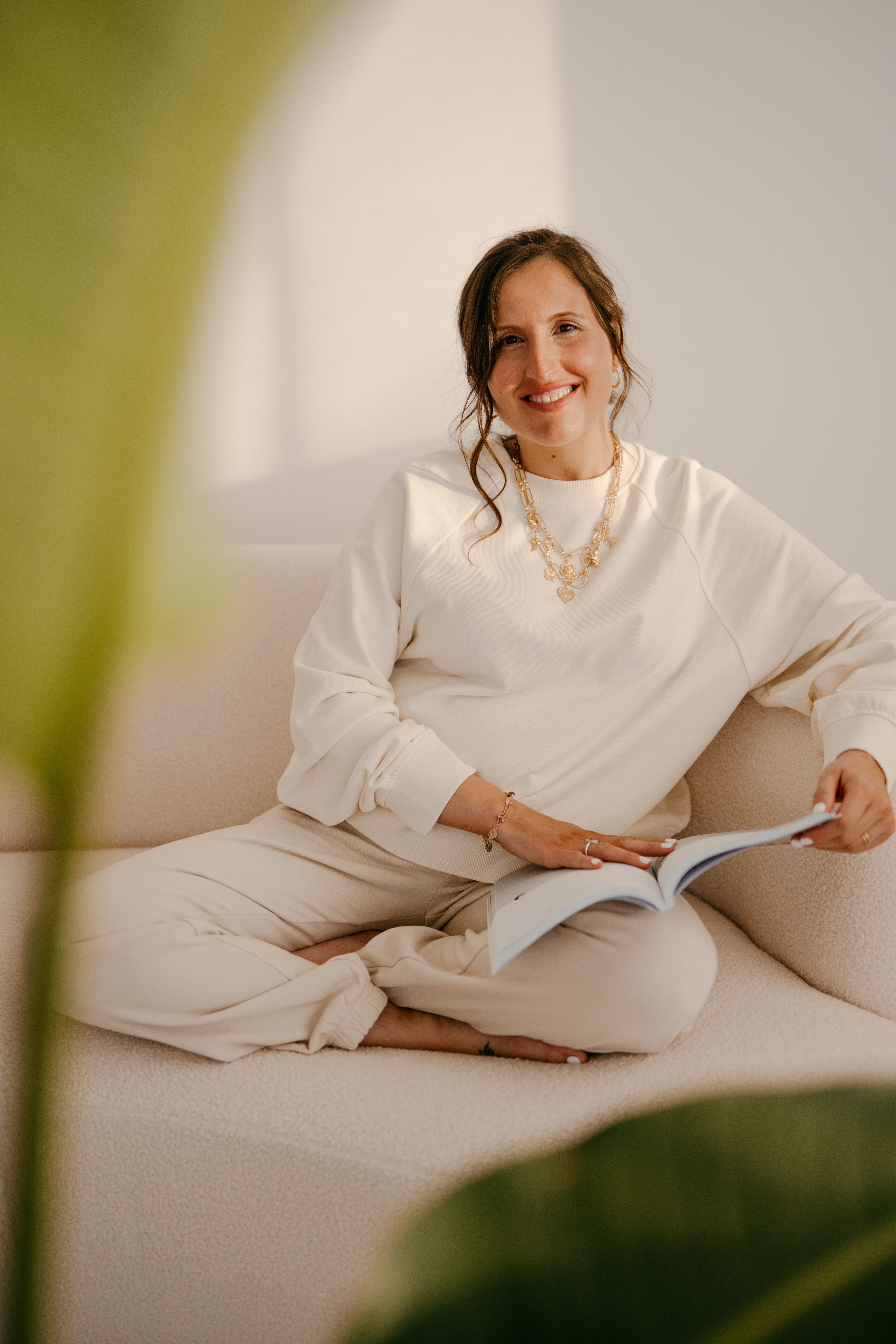 Imagen editorial femenina para la landing Cocrea Tu Vida